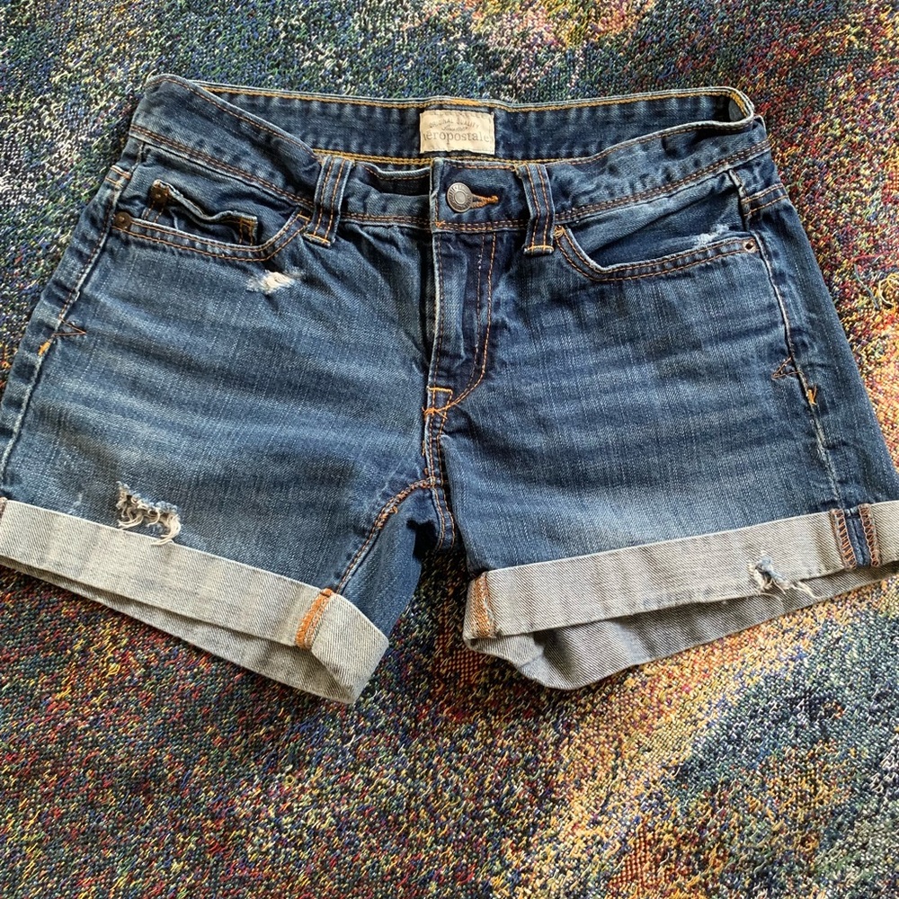 Aeropostale Cute cuffed jean shorts look brand new